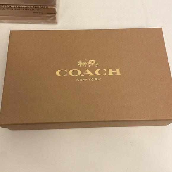 New Coach Boxed corner zip wristlet - Picture 4 of 5